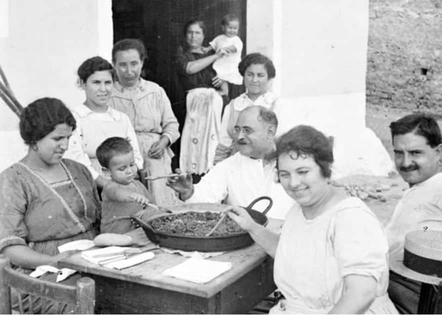 Paella en familia y amigos